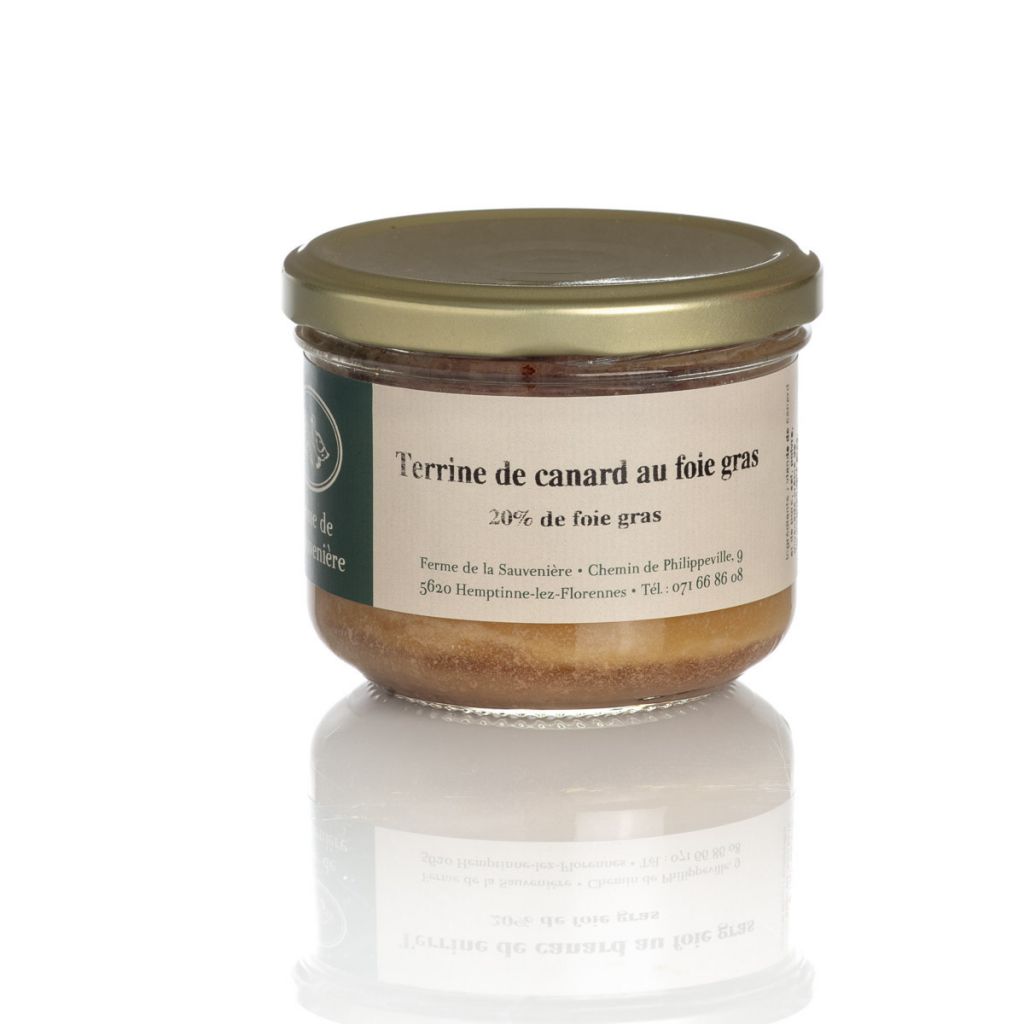<p><span style="font-size: 14pt;">La terrine de canard au foie gras est compos&eacute; de viande de canard truff&eacute;e de d&eacute;s de foie gras.&nbsp;</span></p>